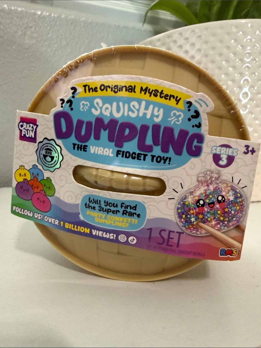 RMS- Crazy Fun, Viral Squishy Mystery Dumpling - Party Confetti Edition